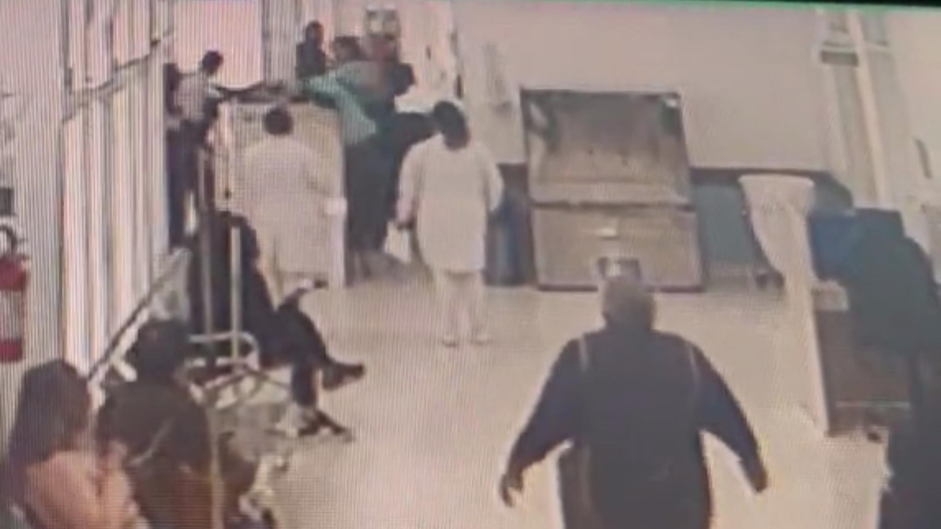 VÍDEO: mulher é presa após agredir médica e técnica de enfermagem por conta de atestado, em São José dos Pinhais