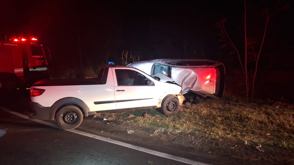 Acidente entre veículos deixa seis pessoas feridas na Rodovia Brigadeiro Eduardo Gomes, em Rancharia (SP) — Foto: Polícia Rodoviária