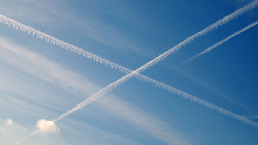 Rastros de aviões — Foto: BBC