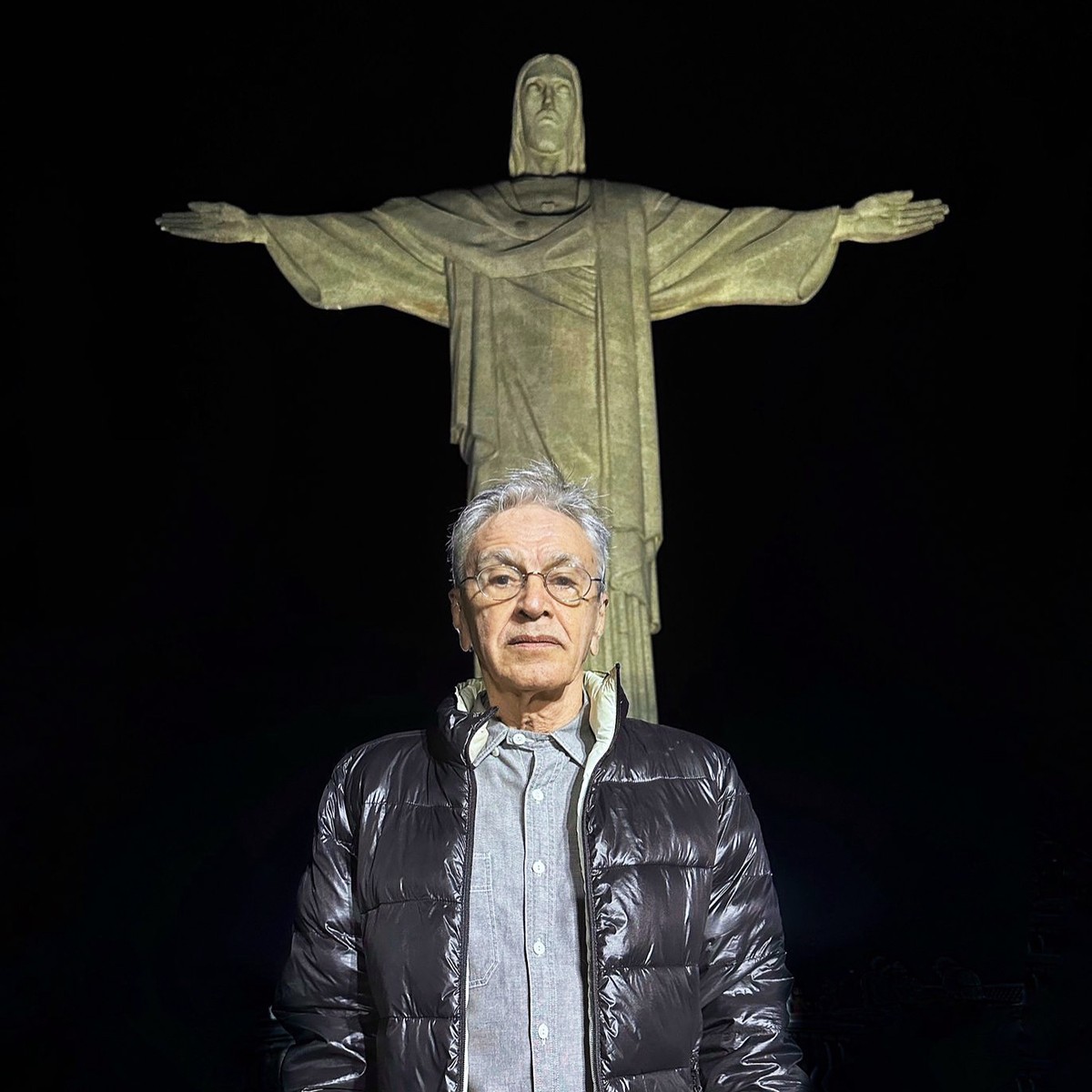 Caetano Veloso reaviva memórias de Guadalupe ao cantar no bairro carioca que o acolheu em 1956 | Blog do Mauro Ferreira