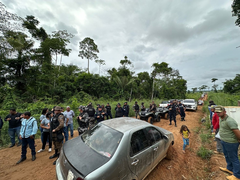 Polícia Militar esteve no local para evitar confrontos — Foto: Andryo Amaral/Rede Amazônica Acre