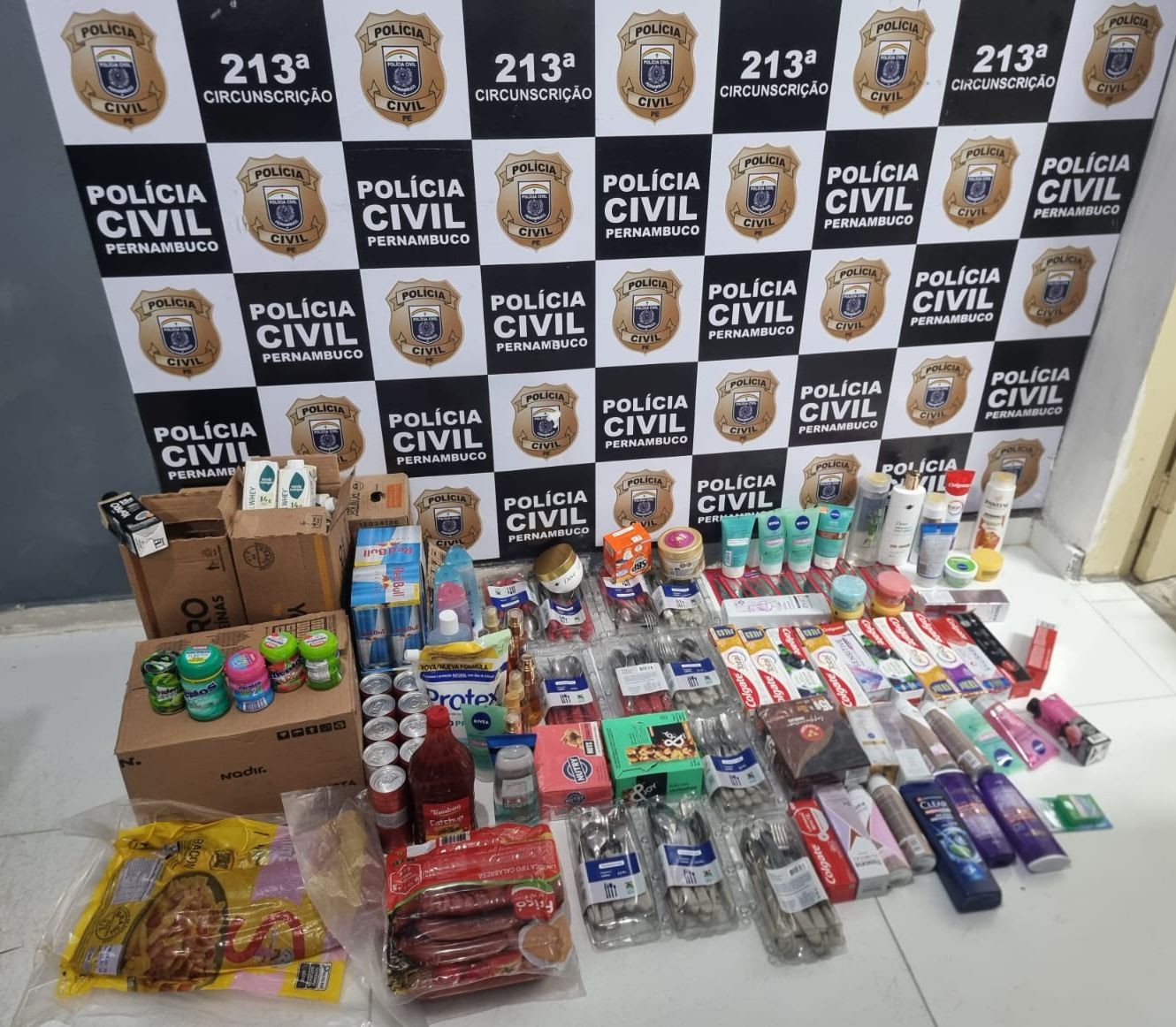Duas mulheres são presas em Petrolina por furtar mais de R$ 4 mil em produtos de supermercado 