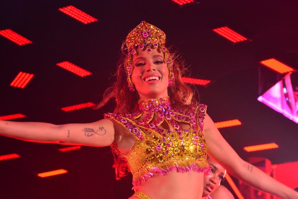 Anitta anima público em ensaio de verão em Salvador — Foto: Joilson César/ Ag. Picnews