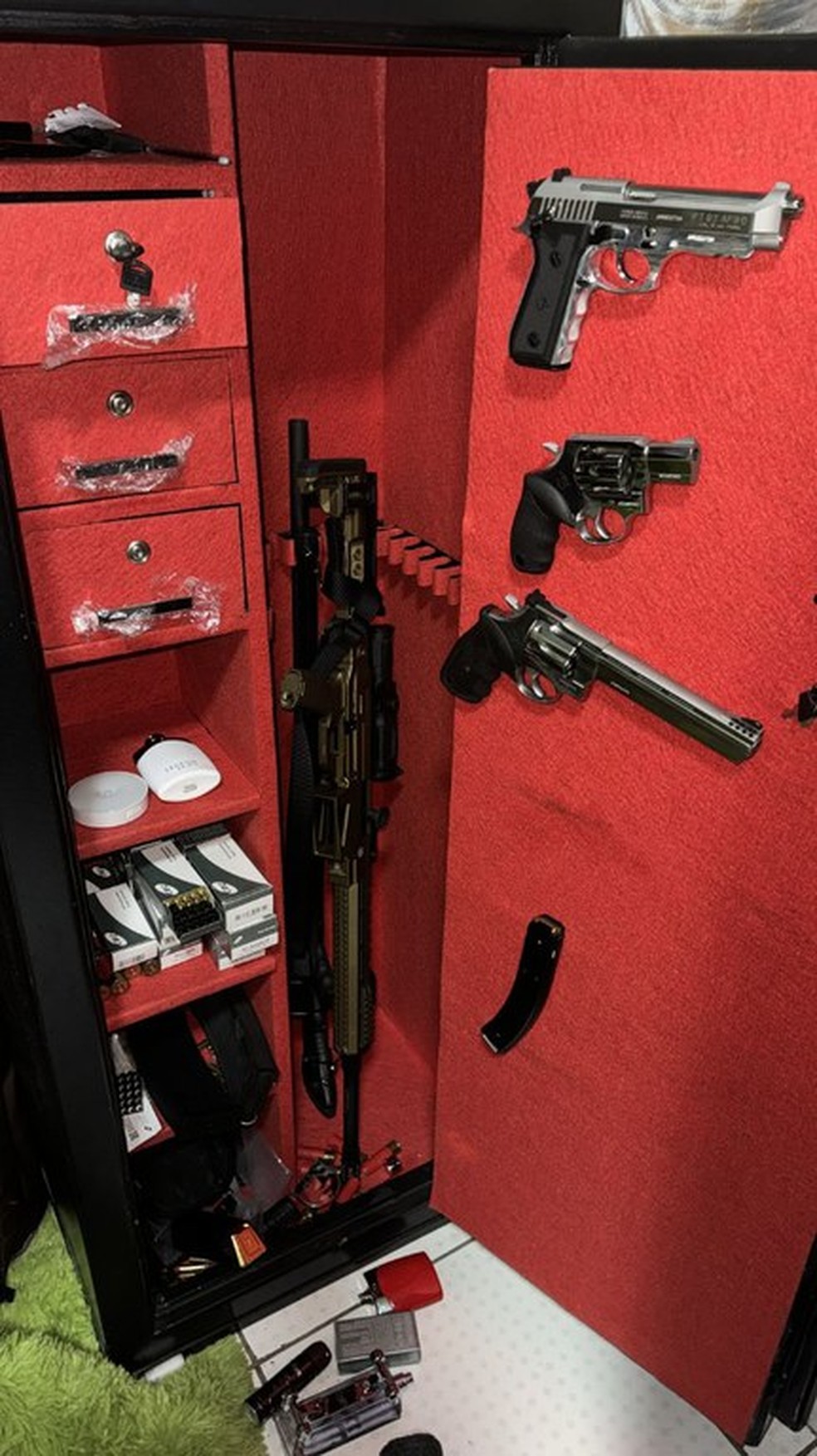 Armas encontradas em operação contra quadrilha alvo de operação — Foto: PF/Reprodução