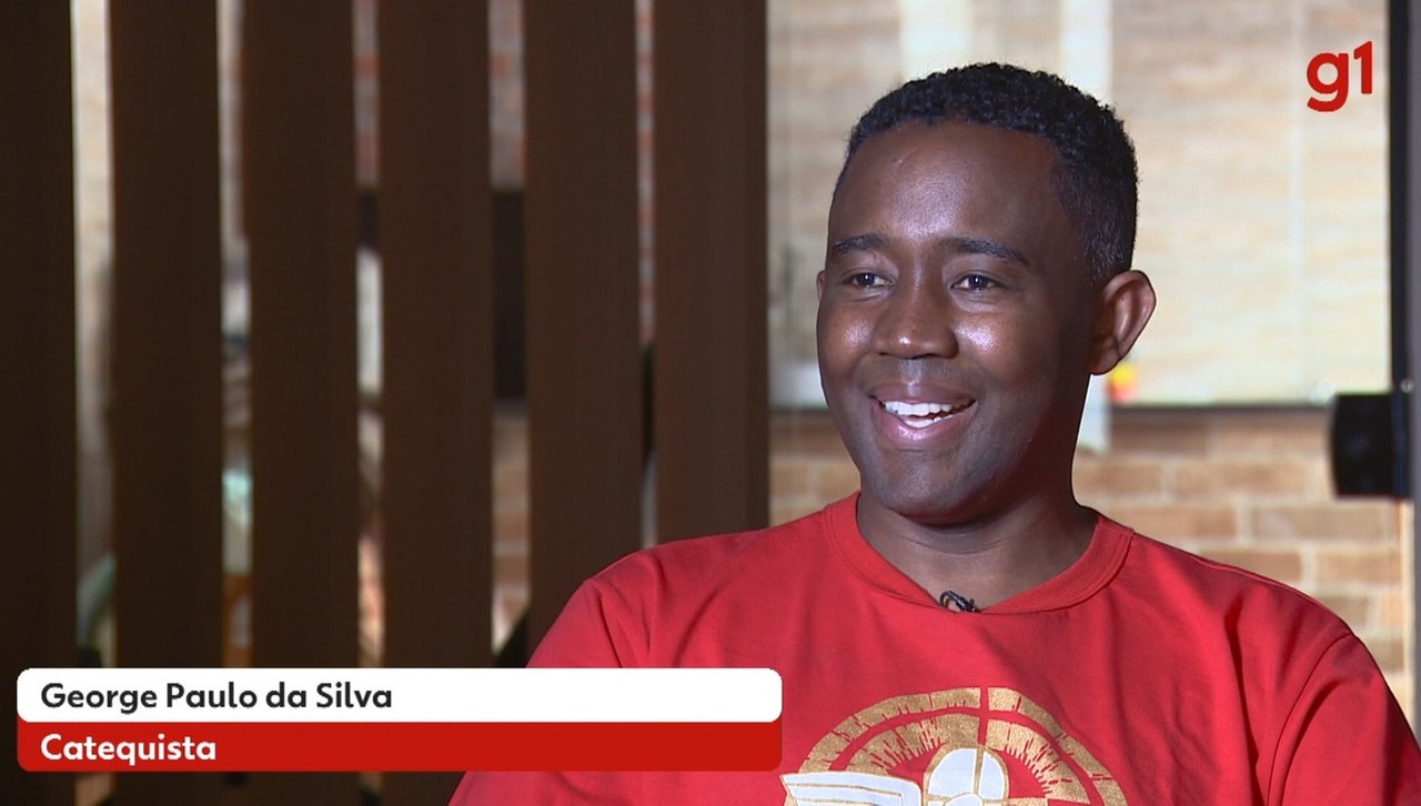 Rifas para viagem, descanso na praia e escalada para conseguir enxergar: jovem relembra desafios antes de receber bênção do papa