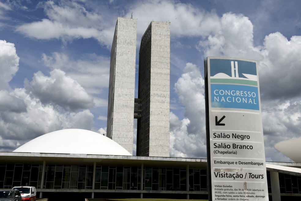 Placa indica acessos ao Congresso Nacional — Foto: Roque de Sá/Agência Senado