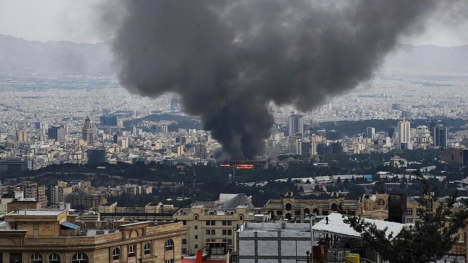 Entrada dos EUA na guerra causaria 'inferno na região', diz vice-ministro do Irã à BBC