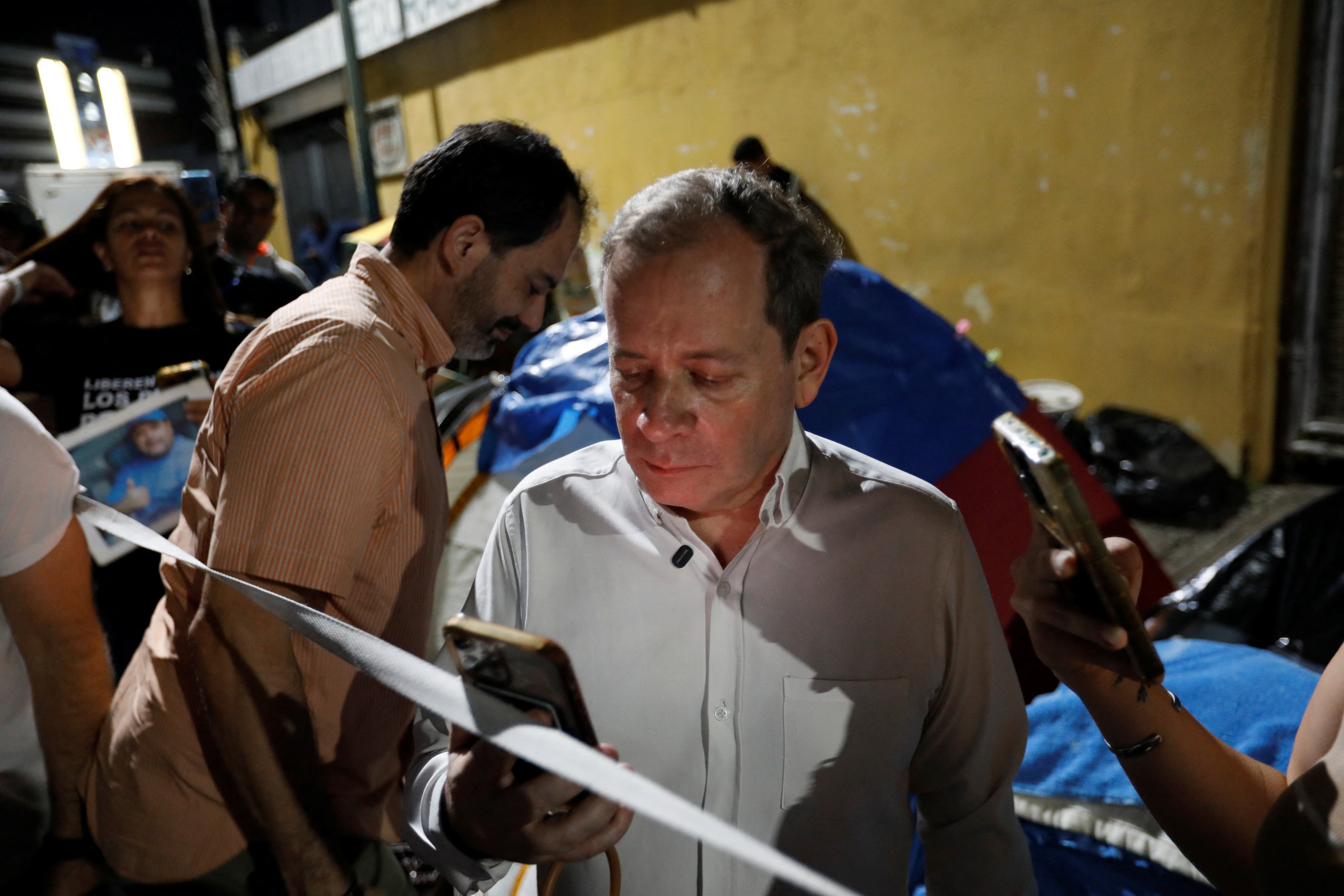 Político da oposição é sequestrado horas depois de ser libertado na Venezuela, diz Maria Corina Machado