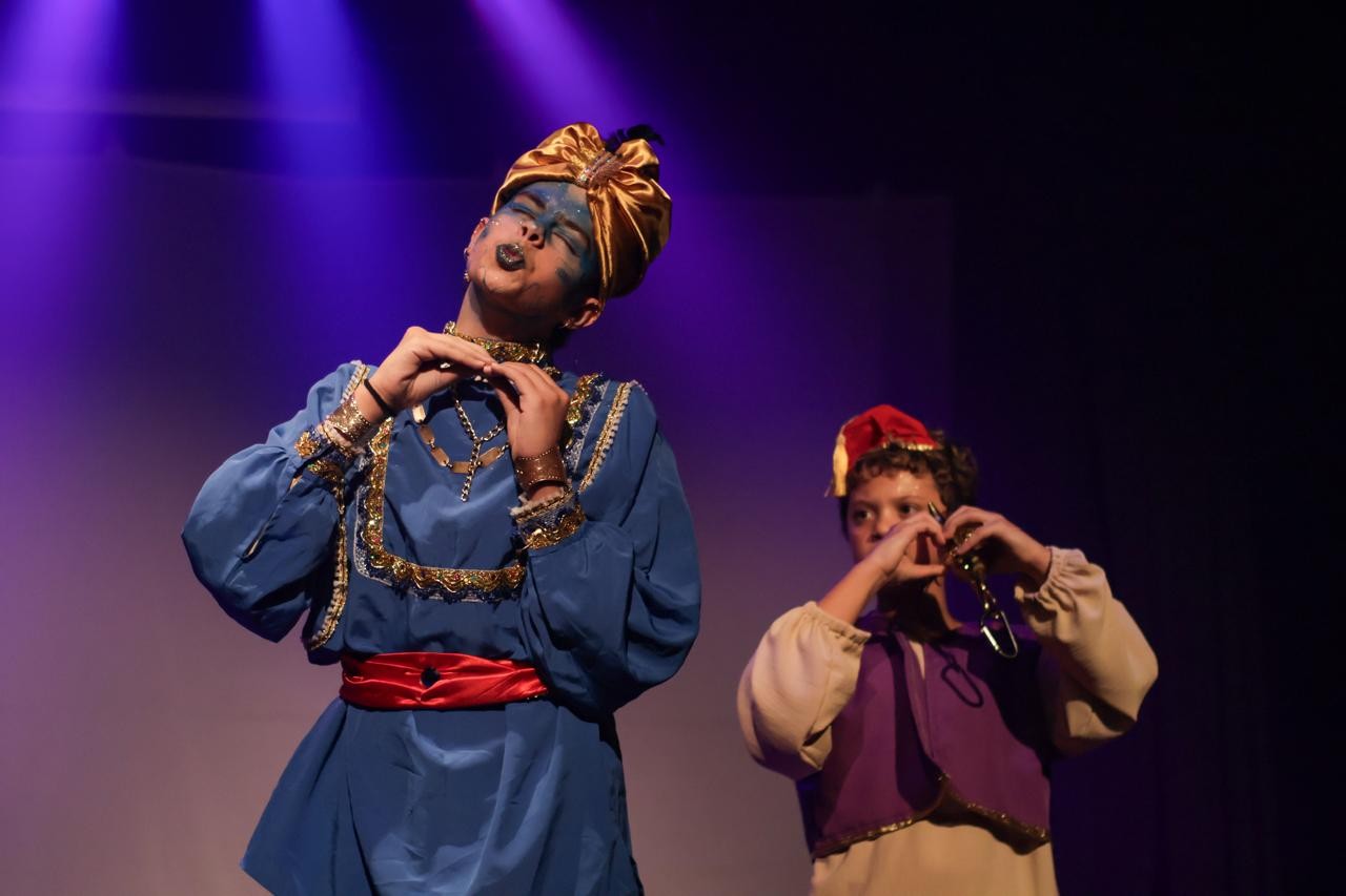 Espetáculos teatrais em Araruama unem cultura e solidariedade em prol da causa animal