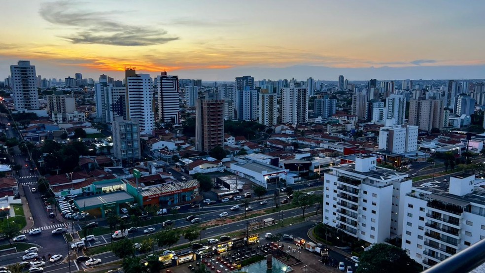 1 de 3
Vista aérea de Bauru (SP) - Avenida Nações Unidas - Praça da Paz — Foto: Luís Negrelli/TV TEM