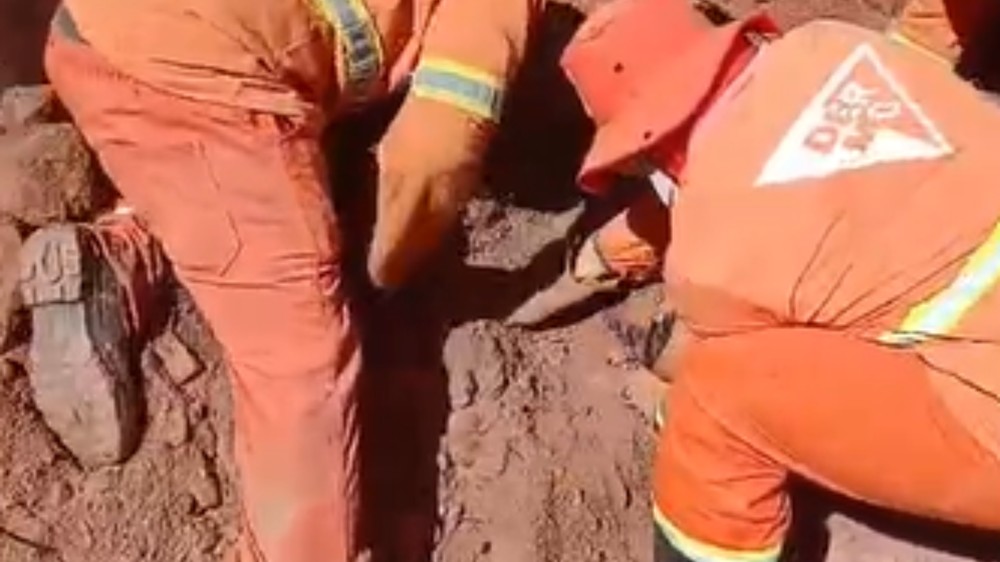 Trabalhador é soterrado até o pescoço em obra e é resgatado sem ferimentos em Araguari