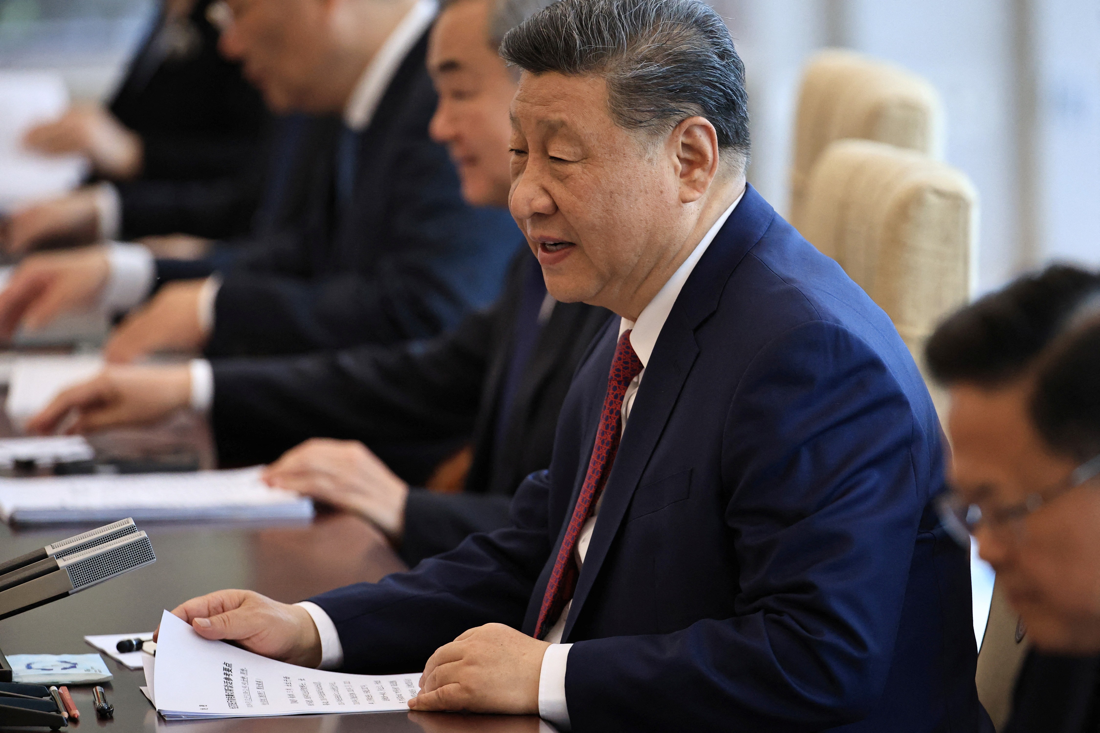 China contesta tarifas dos EUA e busca estreitar laços comerciais com o Brasil