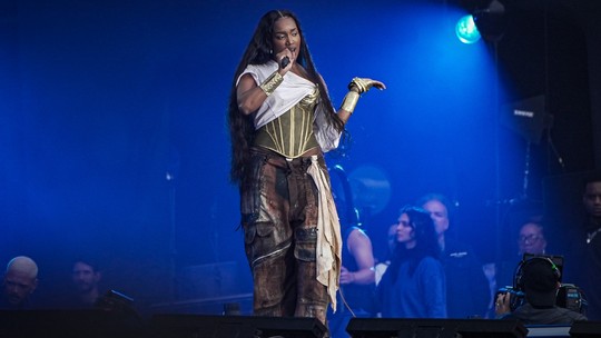 Iza convida Olodum, Toni Garrido e Célia Sampaio no The Town e mostra que reggae não é só Bob Marley - Cantora inaugurou projeto reggae mesclando seus próprios hits com músicas de Chico César, O Rappa e Skank.