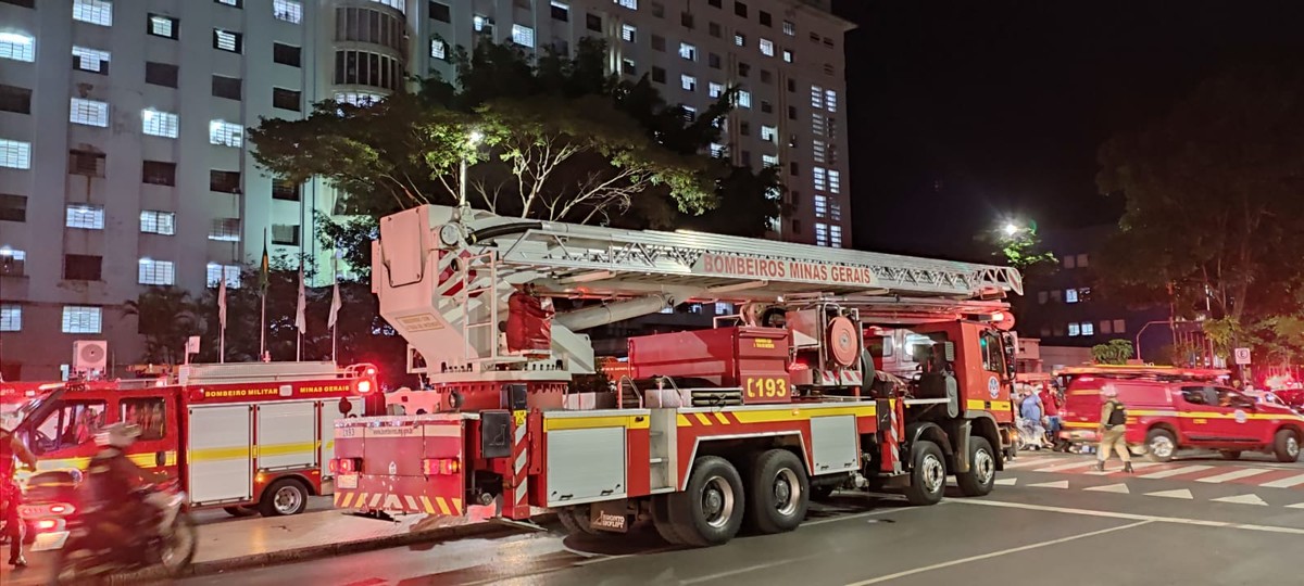 Bombeiros combatem incêndio em garagem de ônibus na Região Central de Minas, Minas Gerais