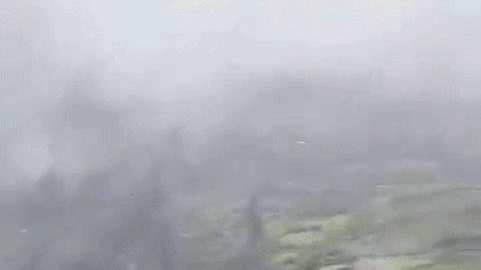 Enchente mata 4 pessoas e deixa mais de 50 desaparecidas na Índia; VÍDEO mostra momento em que vila é atingida