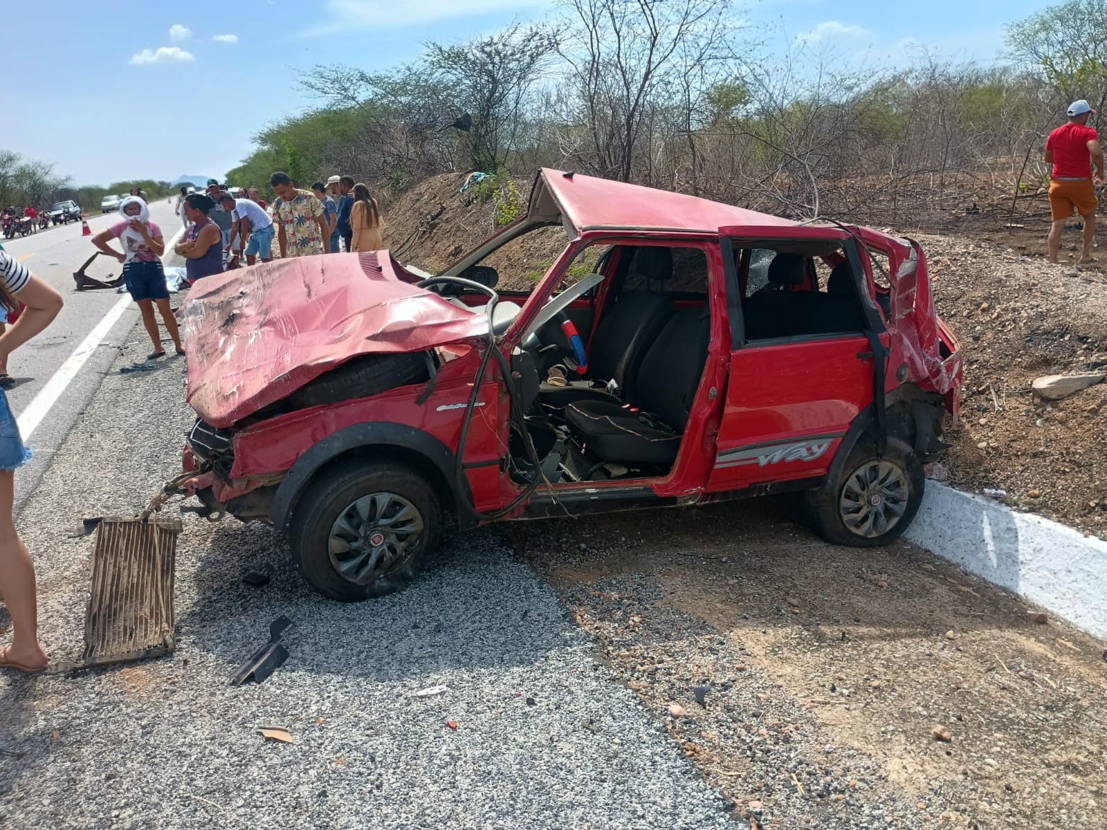 Duas pessoas morrem e criança fica ferida em acidente na BR-427, no Sertão da Paraíba 