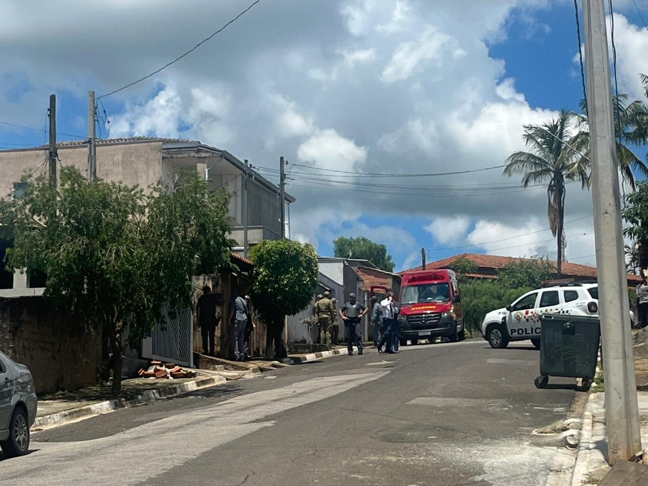 Homem invade casa e mata ex-esposa e pais dela a tiros em Iperó