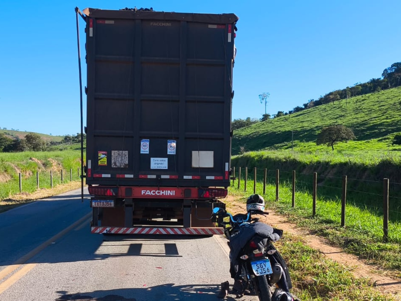 Motociclista e adolescente ficam feridos após acidente em Belo Oriente