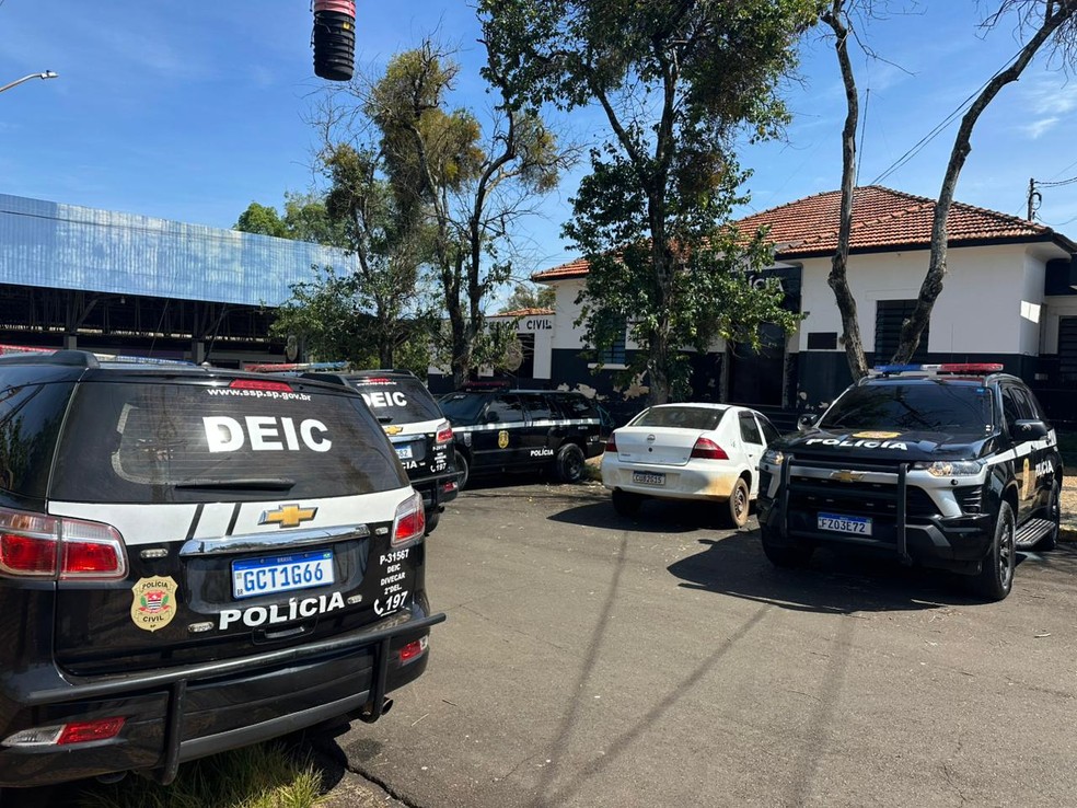 Polícia Civil faz operação em Aguaí (SP) contra furto de cargas de açúcar e soja em trens — Foto: João Victor Neo/EPTV