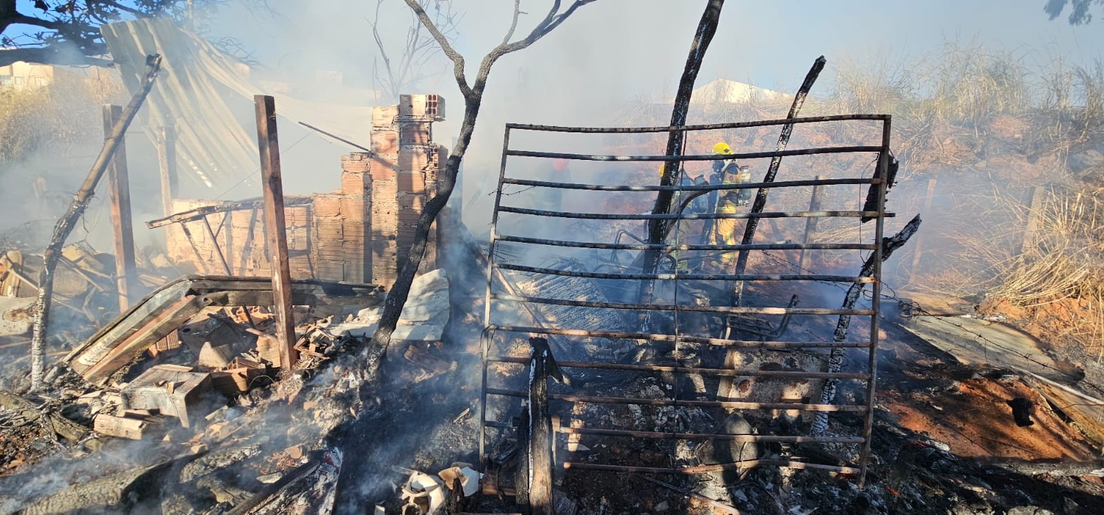 Incêndio em barraco de Uberlândia deixa morador ferido e cadela morta