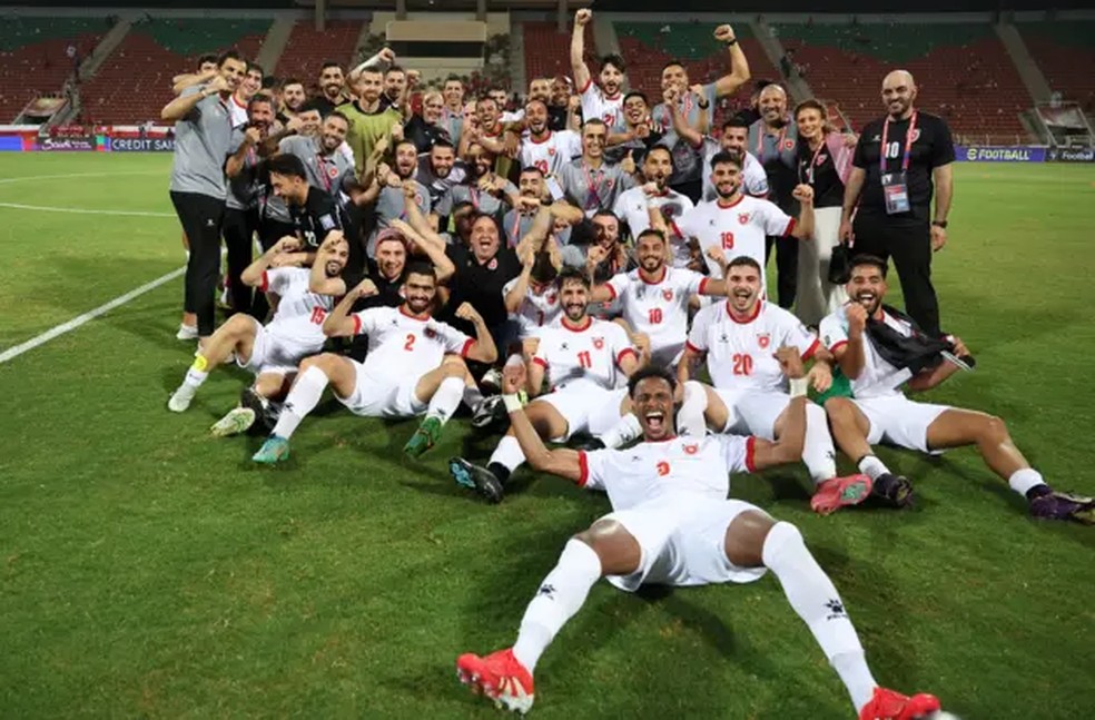 A Jordânia se classificou pela primeira vez para uma Copa ao vencer Omã em junho de 2025 — Foto: Ameen Ahmed/NurPhoto via Getty Images