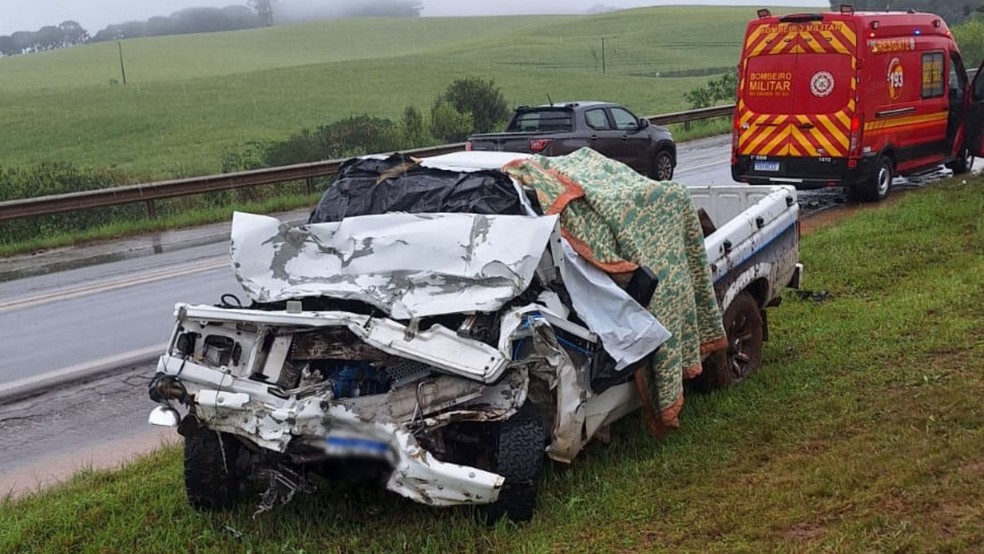 Motorista de caminhonete morre em acidente com caminhão na BR-285, no Norte do RS — Foto: Bombeiros de Caseiros