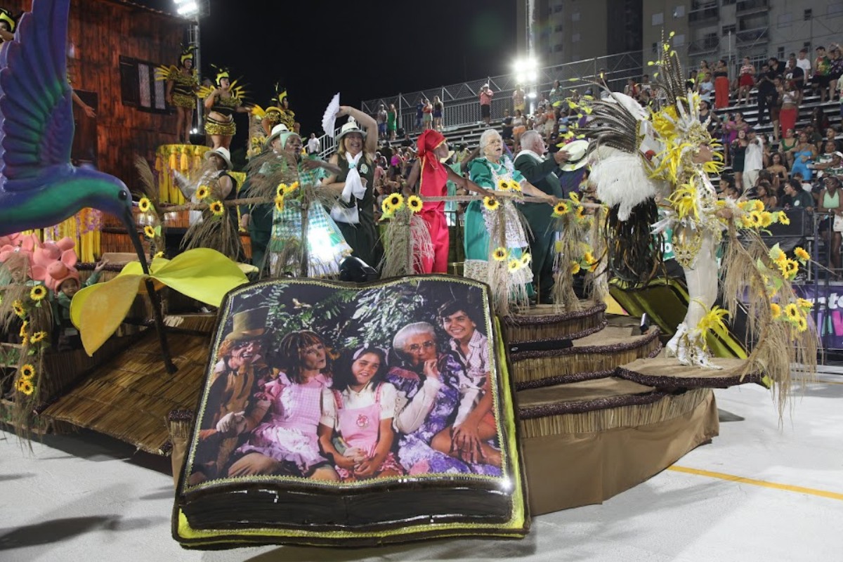 Oito escolas de samba de Santos desfilam na Passarela Dráuzio da Cruz no 2º dia; veja a programação