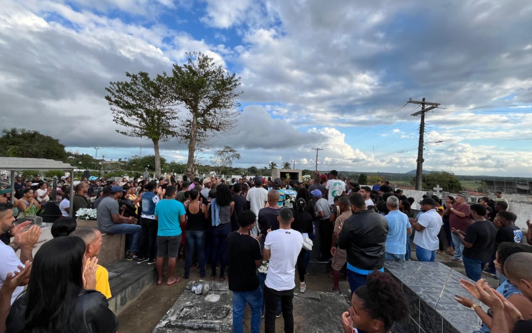 Jovem de 22 anos é morto a tiros durante cavalgada em cidade no interior da Bahia