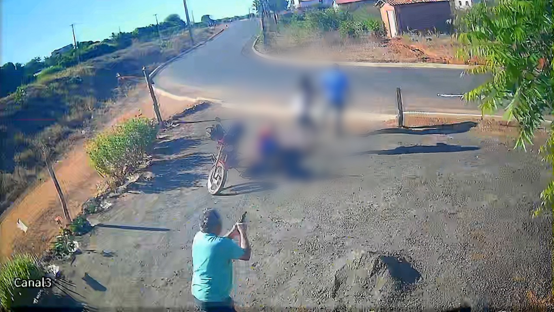 VÍDEO: suspeito de atirar em pai e filho no Piauí é vizinho das vítimas; câmera registrou crime