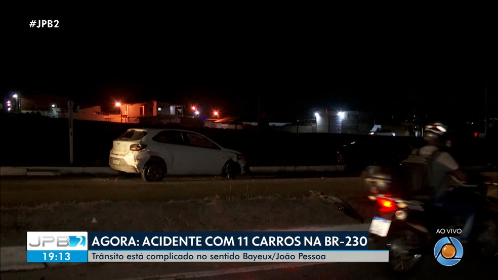 Engavetamento na BR-230, na Grande João Pessoa, envolve 11 veículos e deixa  3 pessoas feridas, Paraíba