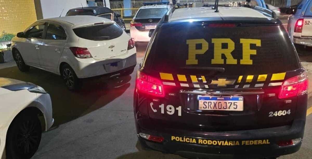 Homem é preso com carro roubado na Via Dutra, em Barra Mansa