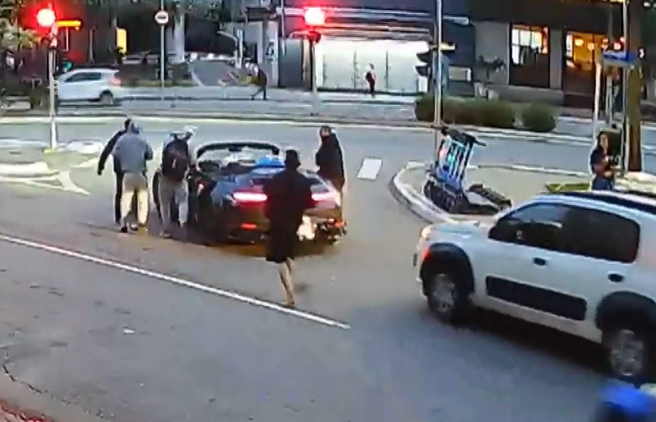 Idoso atingido por Porsche de Gato Preto fala ao Fantástico: ‘Perguntei do que ele estava rindo e ele disse que ia me bater’