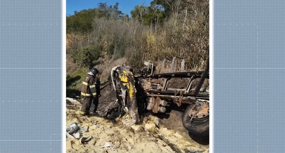Motorista de carreta morre carbonizado após acidente no extremo sul da Bahia — Foto: Reprodução/TV Santa Cruz