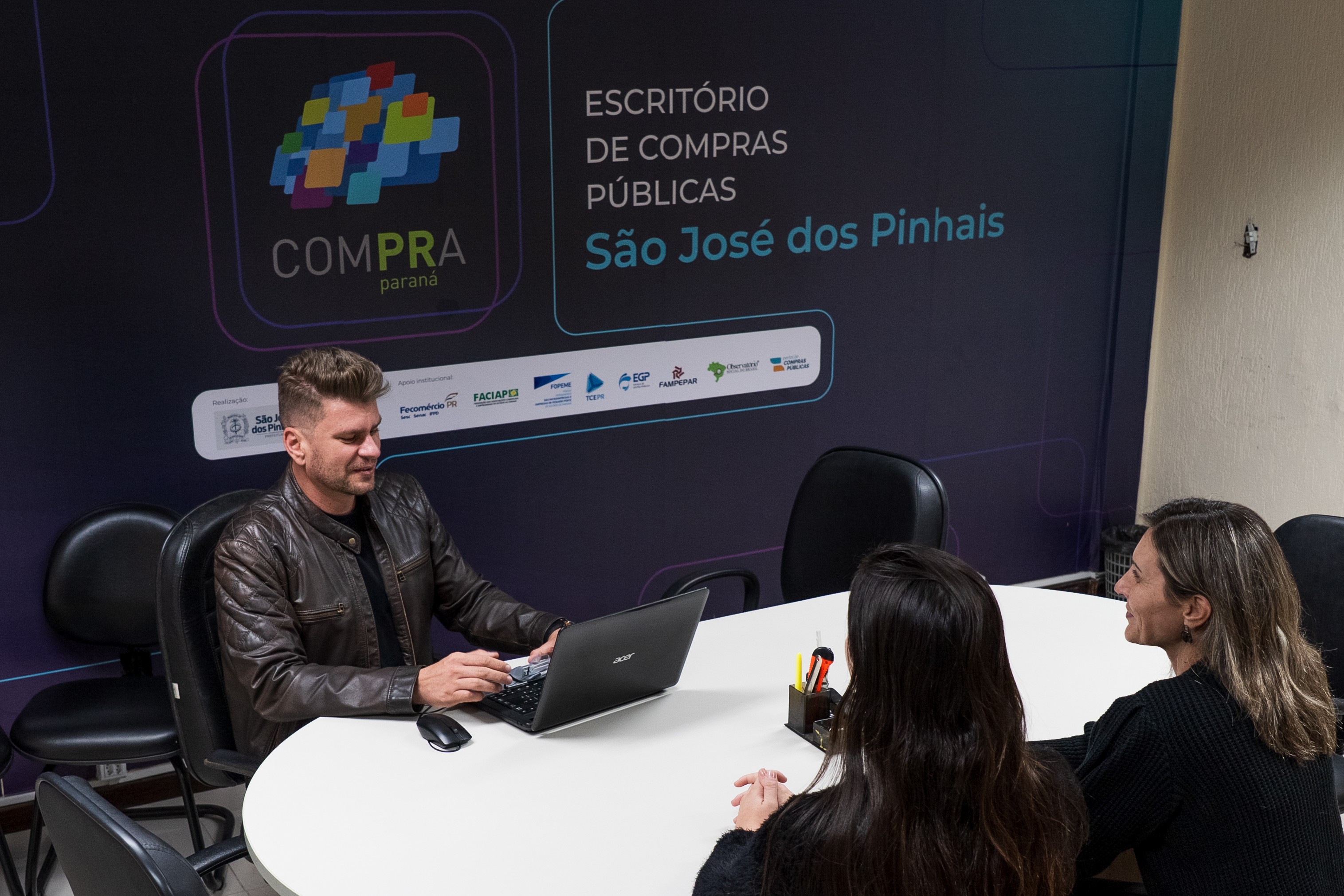 Escritório de Compras Públicas fortalece negócios locais em São José dos Pinhais 