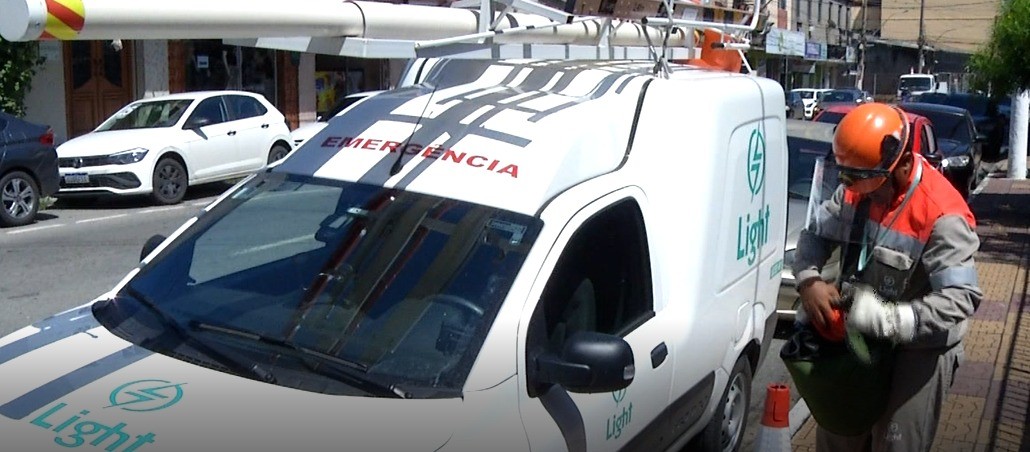 Light realiza megaoperação contra ligações clandestinas de energia na região