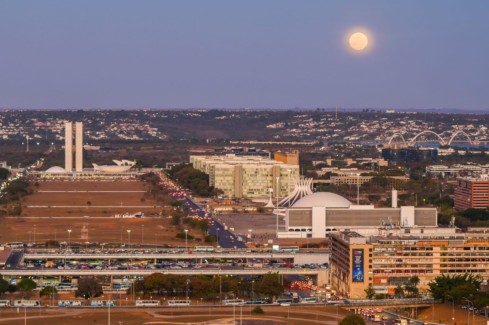 Aniversário de 65 anos de Brasília terá shows de Mari Fernandez e Zé Neto e Cristiano