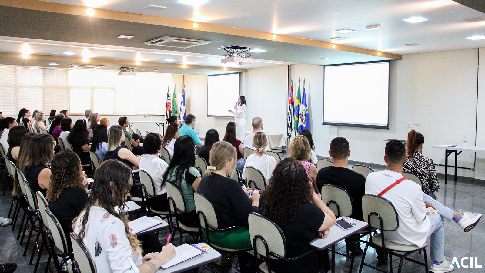 Conexão RH: Viviane Ceneviz inspira profissionais em palestra na ACIL