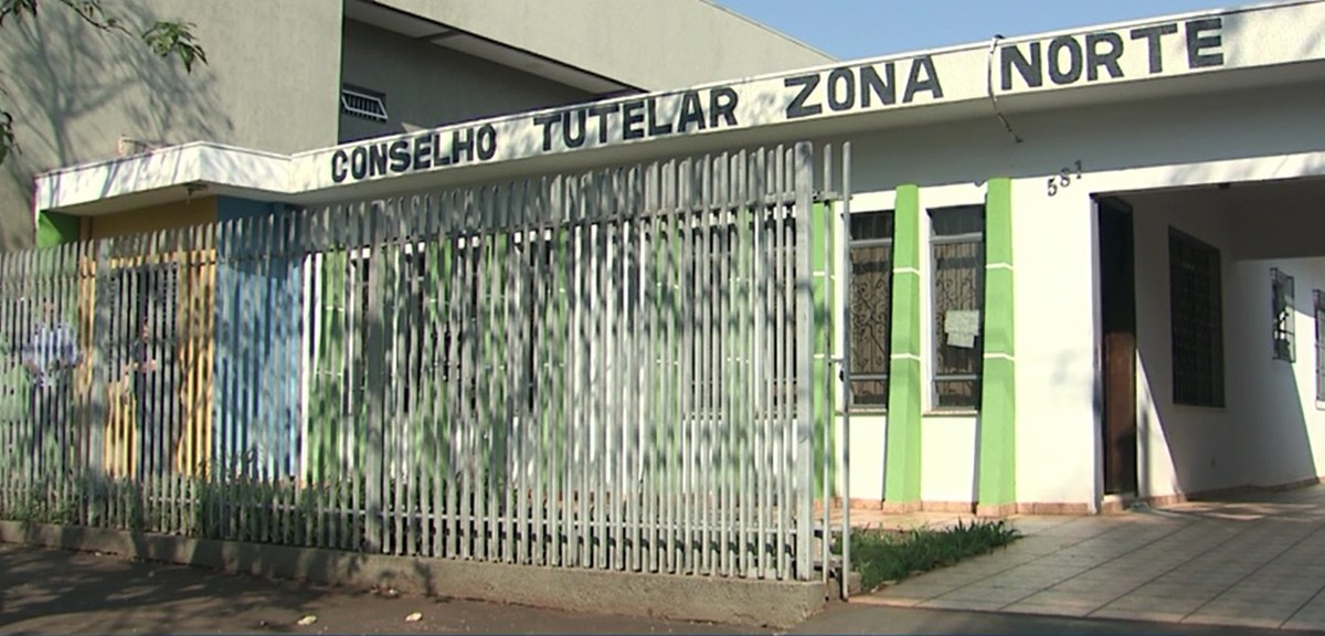 Suspeitos furtam computadores e televisão de Conselho Tutelar em ...