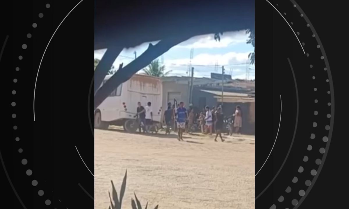 Jovem morre após ataque a tiros na porta de barbearia na Bahia