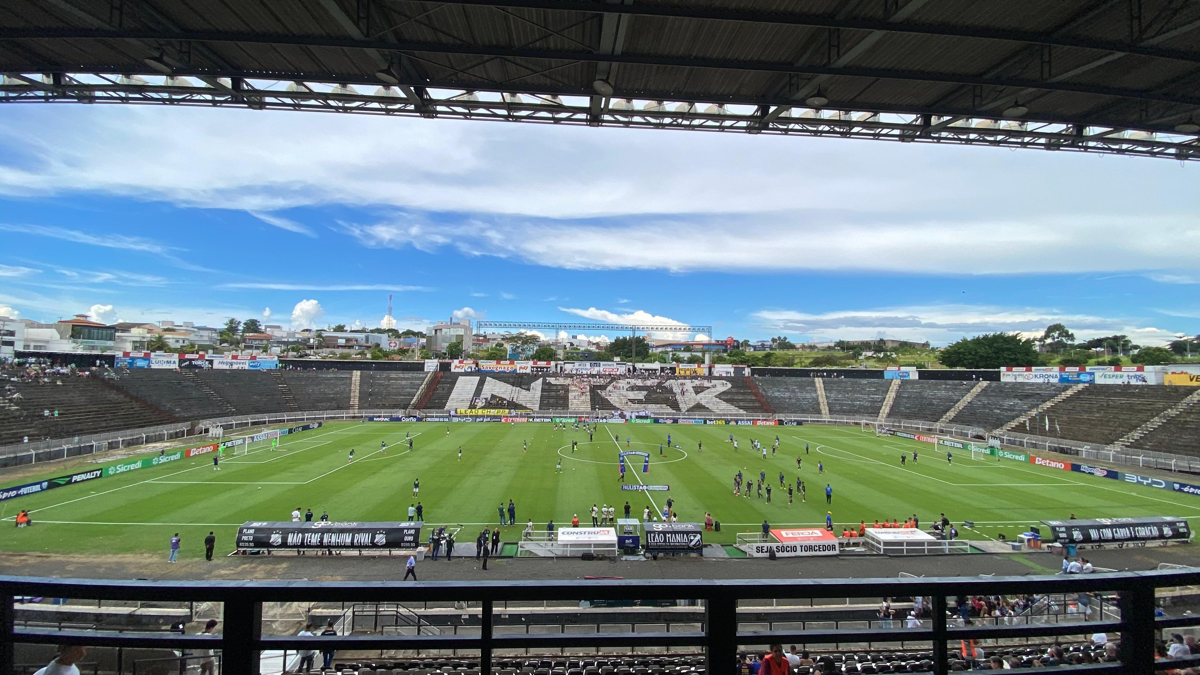 Trabalhador sofre acidente durante obra em estádio de Limeira e é resgatado de helicóptero