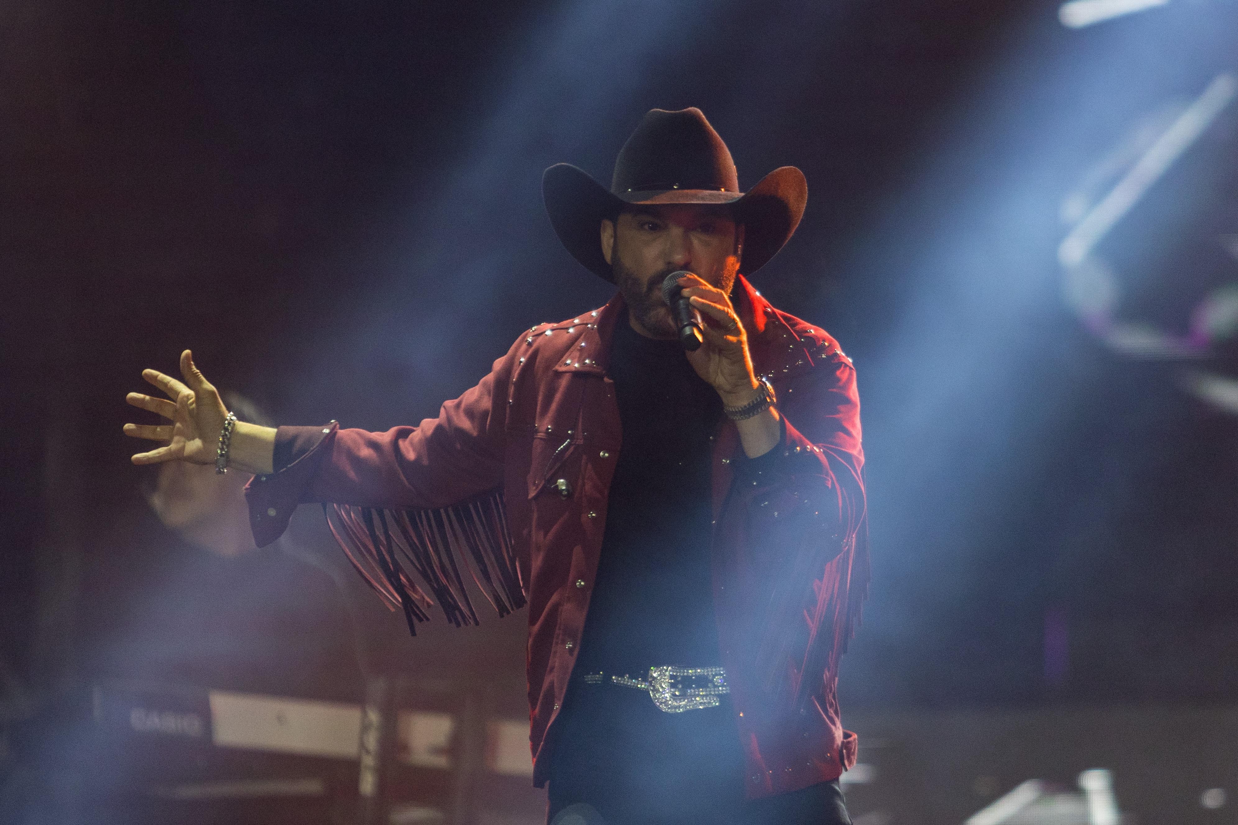 Edson e Hudson misturam sertanejo e rock n roll em show ‘pesado’ | G1