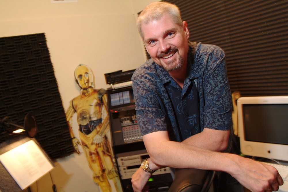 Tom Kane, dublador em 'Star Wars' e 'As Meninas SuperPoderosas', morre aos 64 anos, diz site