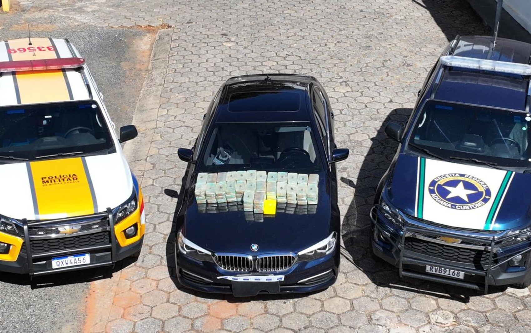 Trio paraguaio é preso com 80 kg de cocaína em carro de luxo na MG-050, no Sul de MG | G1