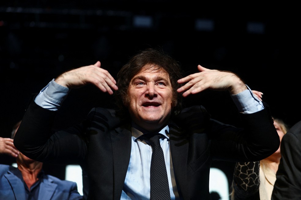 O economista Javier Milei, candidato à presidência da Argentina, durante o ato de encerramento de campanha, nesta quarta (18) — Foto: Matias Baglietto/Reuters