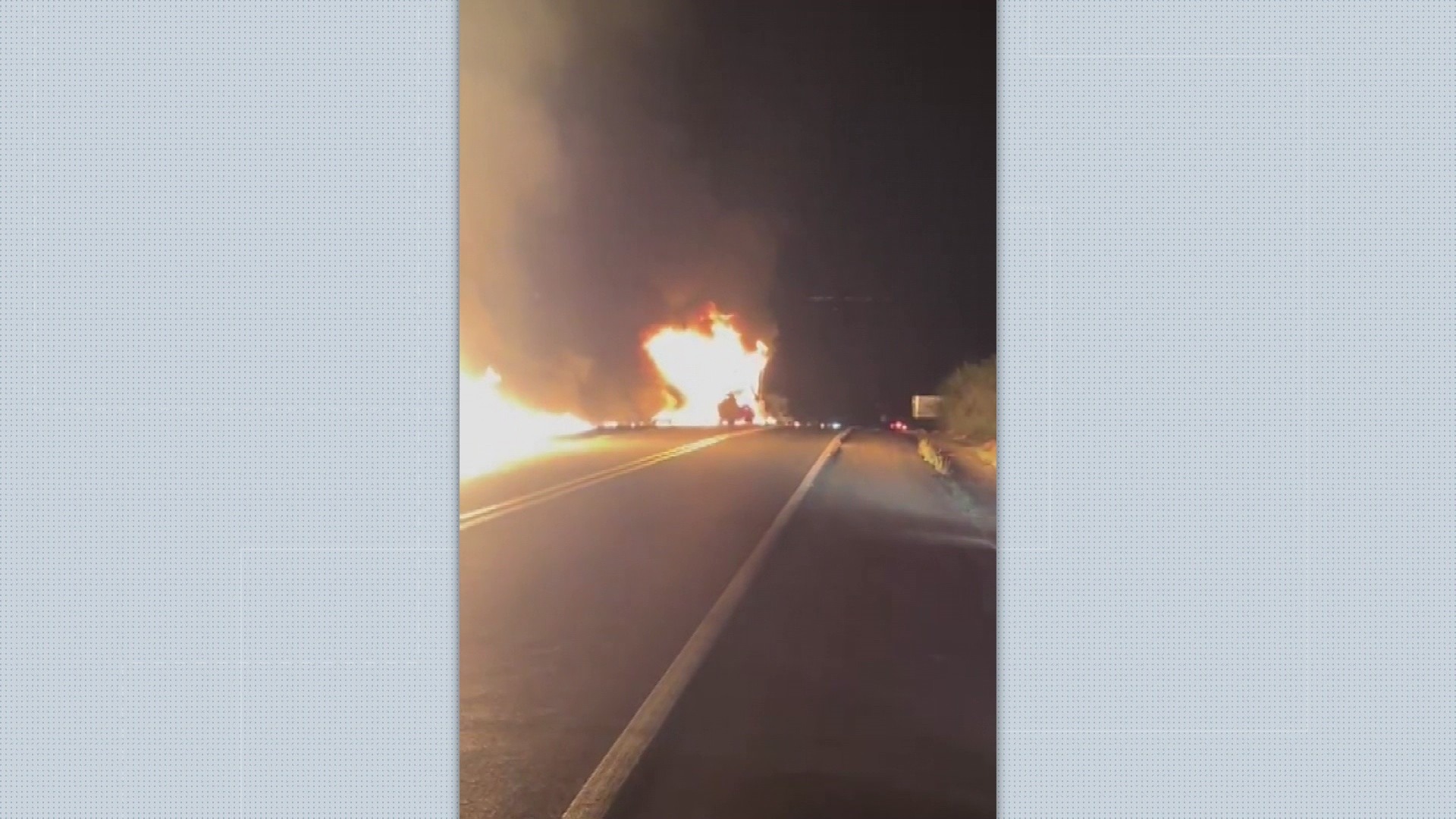 Acidente entre carretas de etanol e cimento provoca explosão e deixa motorista ferido em Itirapuã, SP