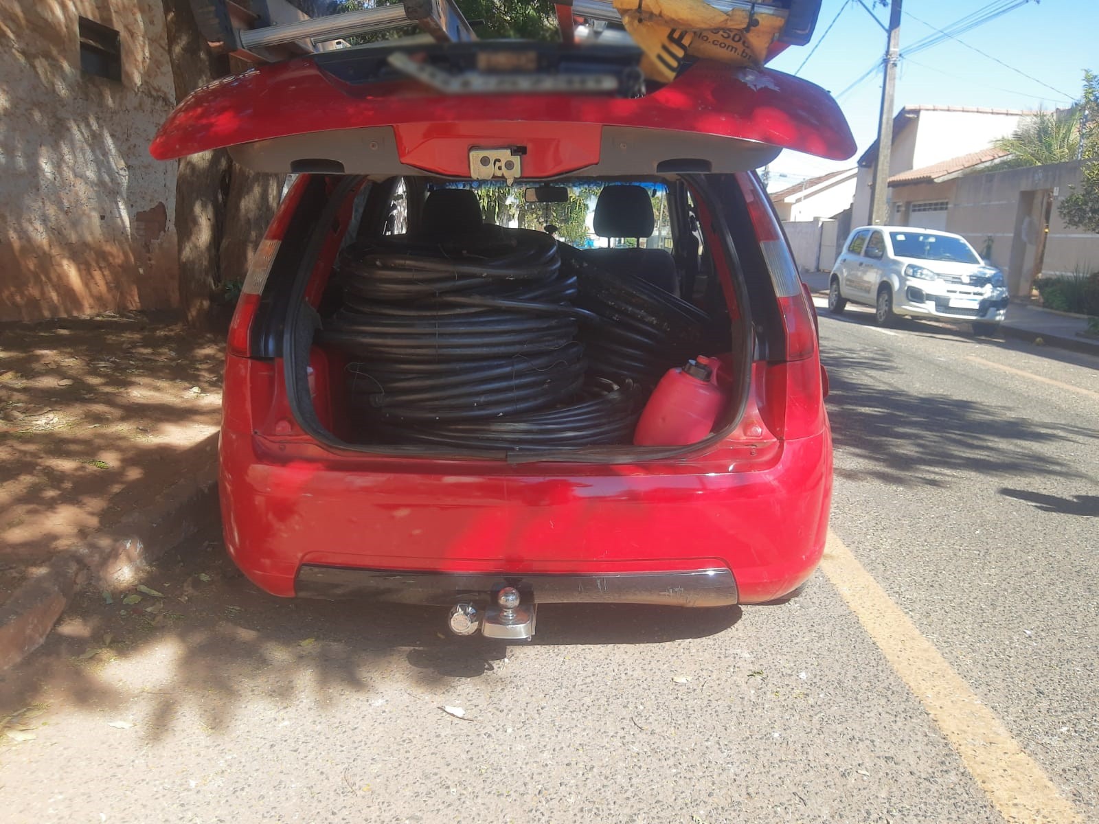 Dupla é presa com 1,5 tonelada de fios furtados em Araguari