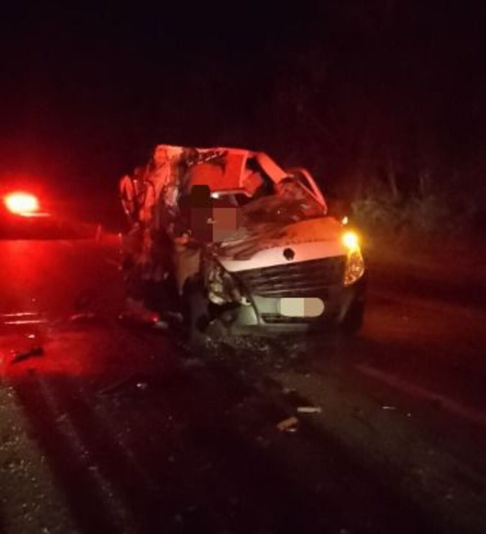Técnica de enfermagem morre em batida entre ambulância de Nova Serrana e caminhão na MG-050
