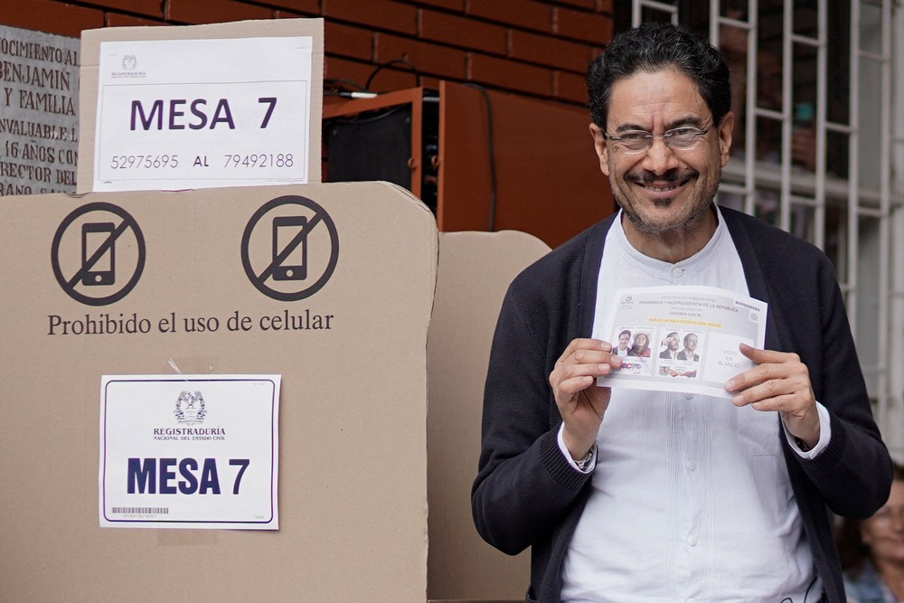 Iván Cepeda reconhece derrota e Abelardo de la Espriella vence a eleição presidencial na Colômbia