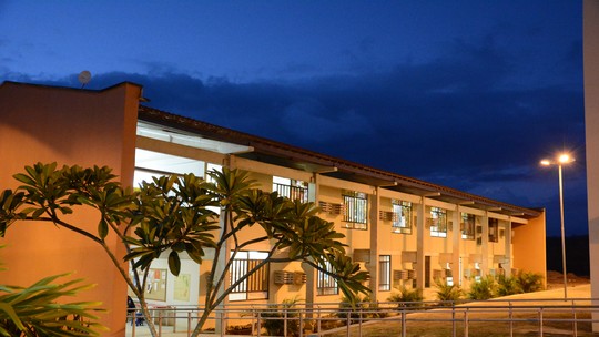 Universidade federal abre 80 vagas de Medicina exclusivas para sem-terra e quilombolas; entidades criticam falta de isonomia - UFPE selecionará candidatos beneficiários do Programa Nacional de Educação para Áreas da Reforma Agrária (Pronera). Diante das críticas, instituição afirma que não haverá prejuízo aos alunos que concorrem usualmente pelo Sisu.