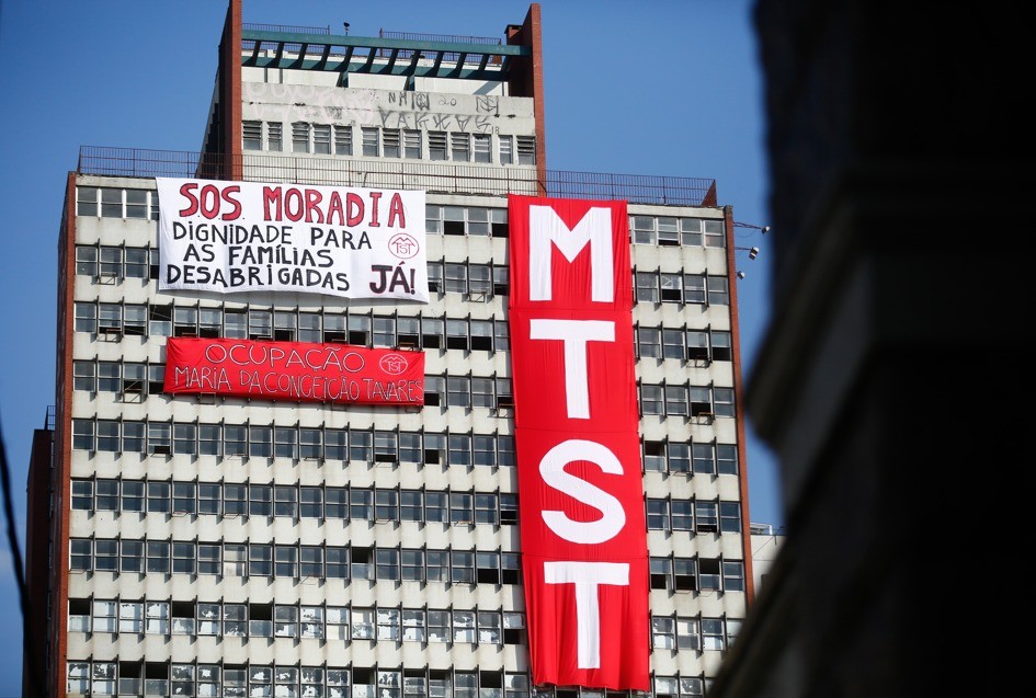 MTST ocupa antigo prédio do INSS em Porto Alegre; ocupação recebeu nome da economista Maria da Conceição Tavares